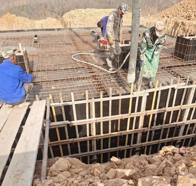 亭口鎮(zhèn)對(duì)農(nóng)廁化糞池建設(shè)施工現(xiàn)場(chǎng)開(kāi)展安全檢查